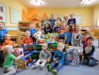 Unsere Kindergartenkinder freuen sich über die neuen Spielsachen<br><small>Markus Heinrich</smalll>